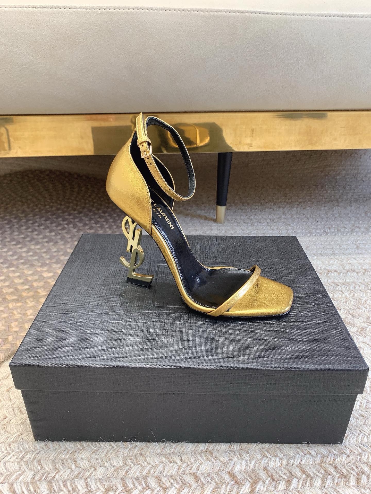Bagsaaa Y51 Opyum gold leather sandals 10.5cm
