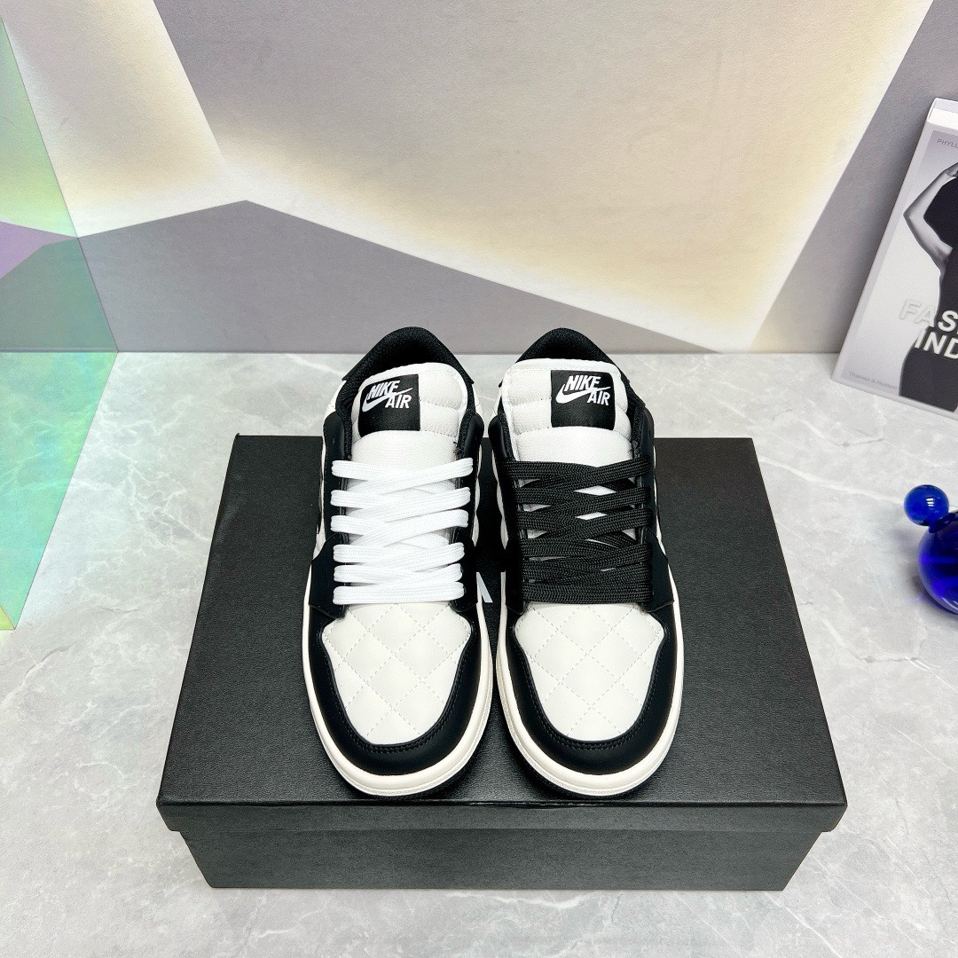 Bagsaaa Ch**el Low Top Sneakers Lambskin Leather Black
