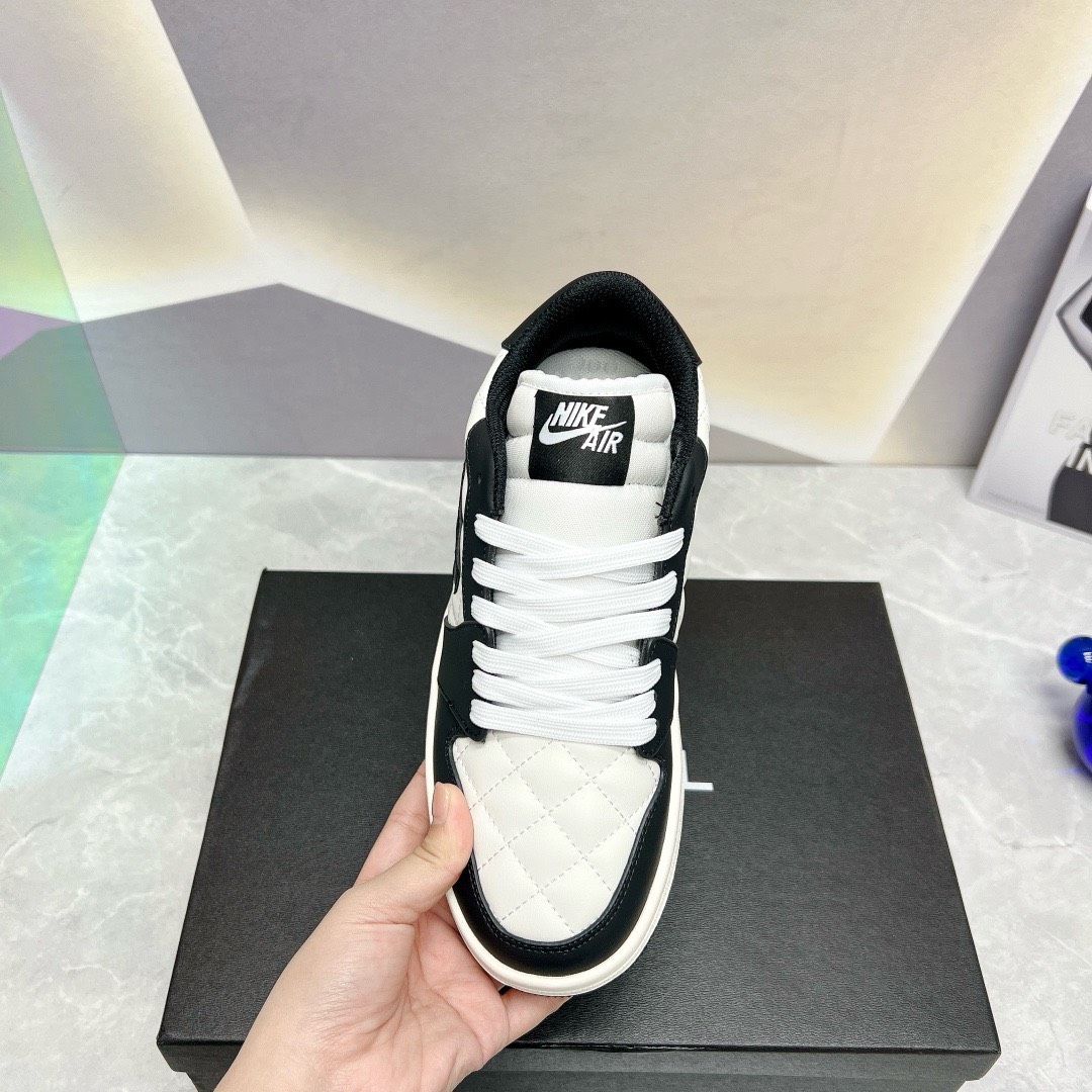 Bagsaaa Ch**el Low Top Sneakers Lambskin Leather Black