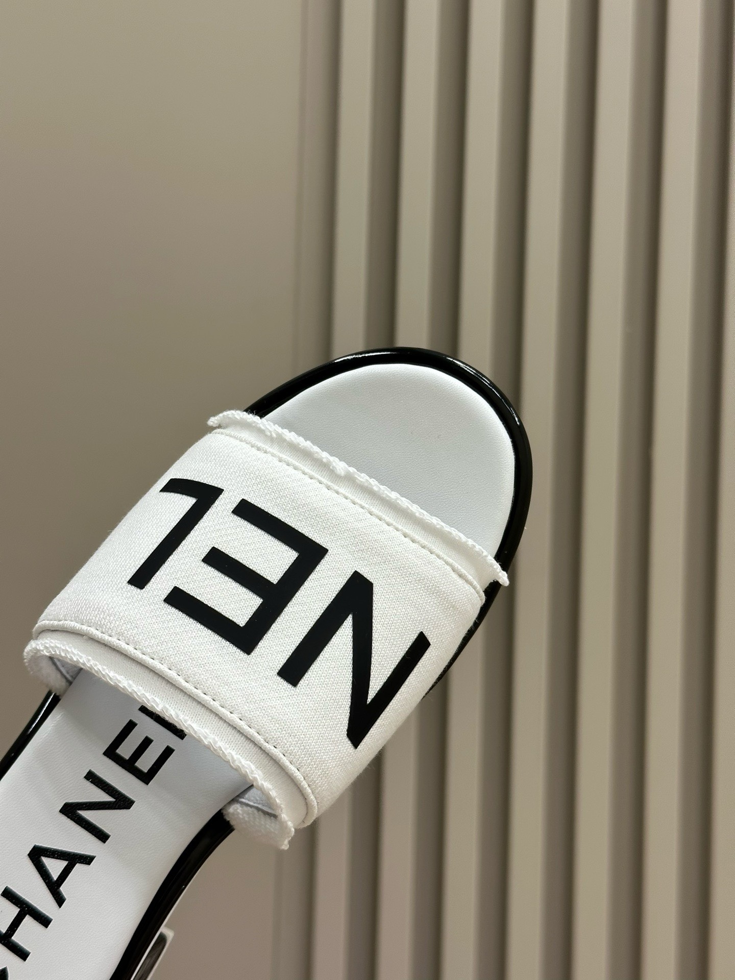 Bagsaaa Ch**el White Sandals