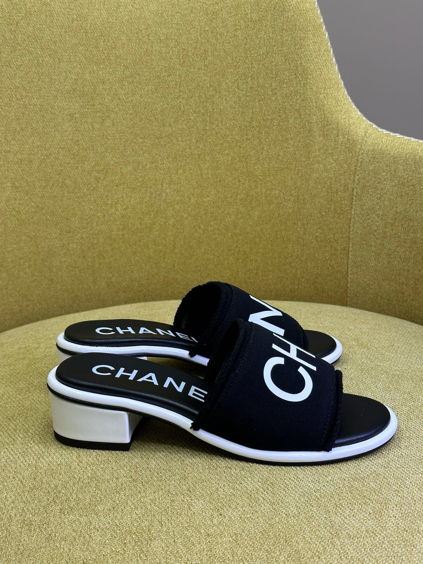 Bagsaaa Ch**el Black Sandals