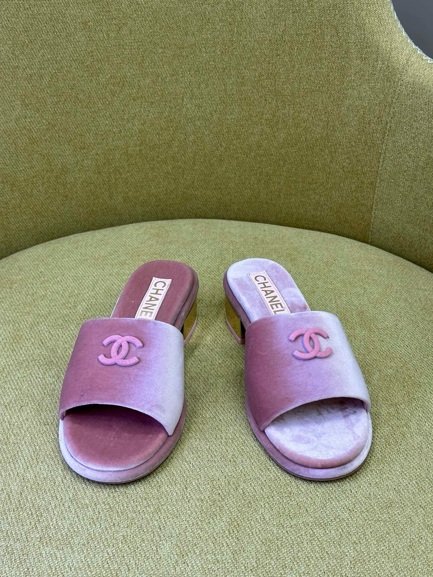 Bagsaaa Ch**el CC Sandals