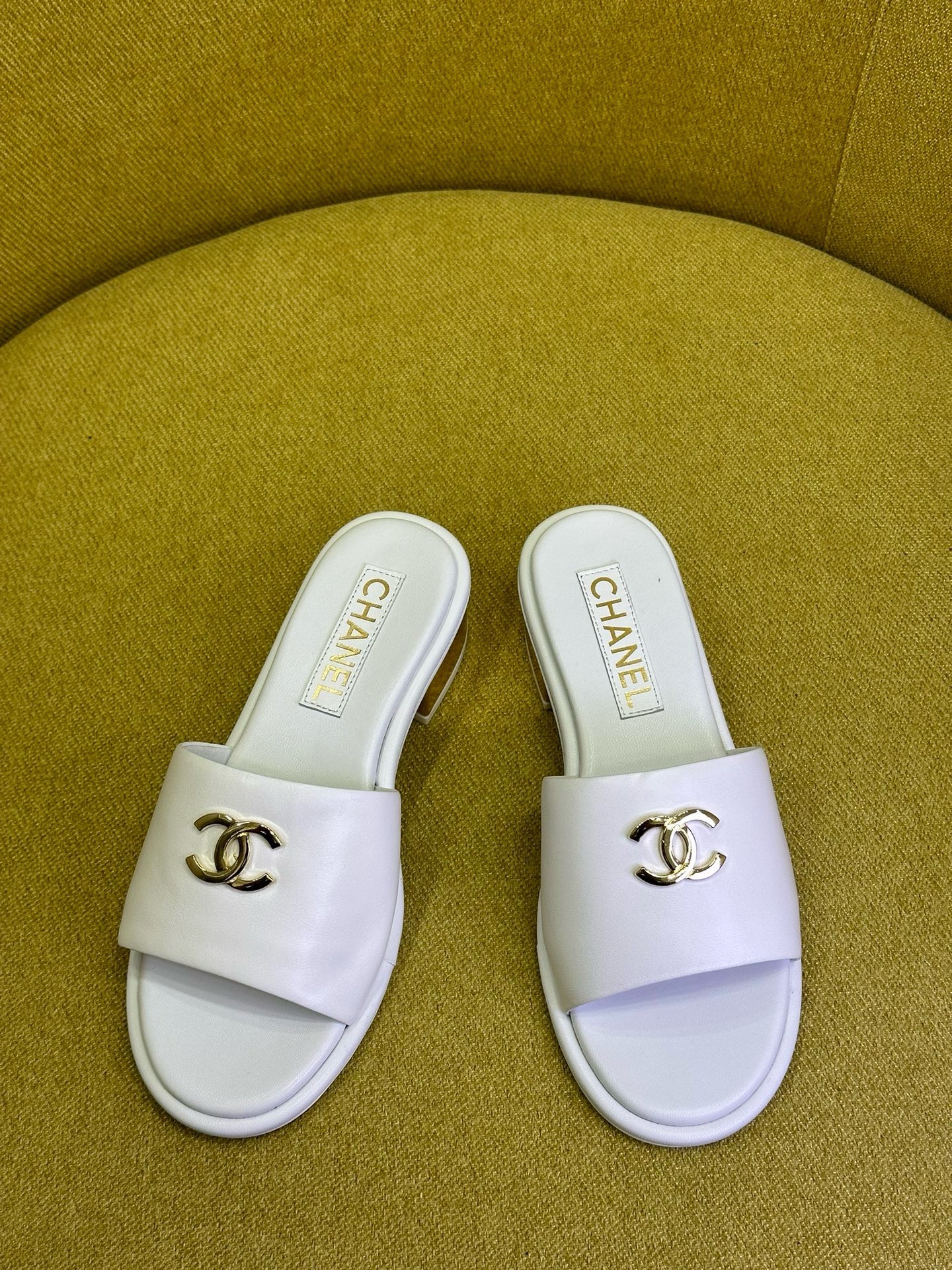 Bagsaaa Ch**el CC Sandals