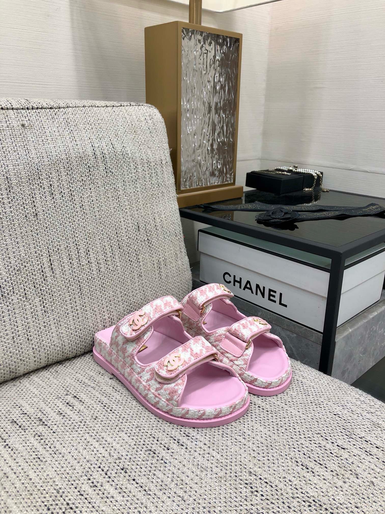 Bagsaaa Ch**el Dad Sandals In Pink Tweed