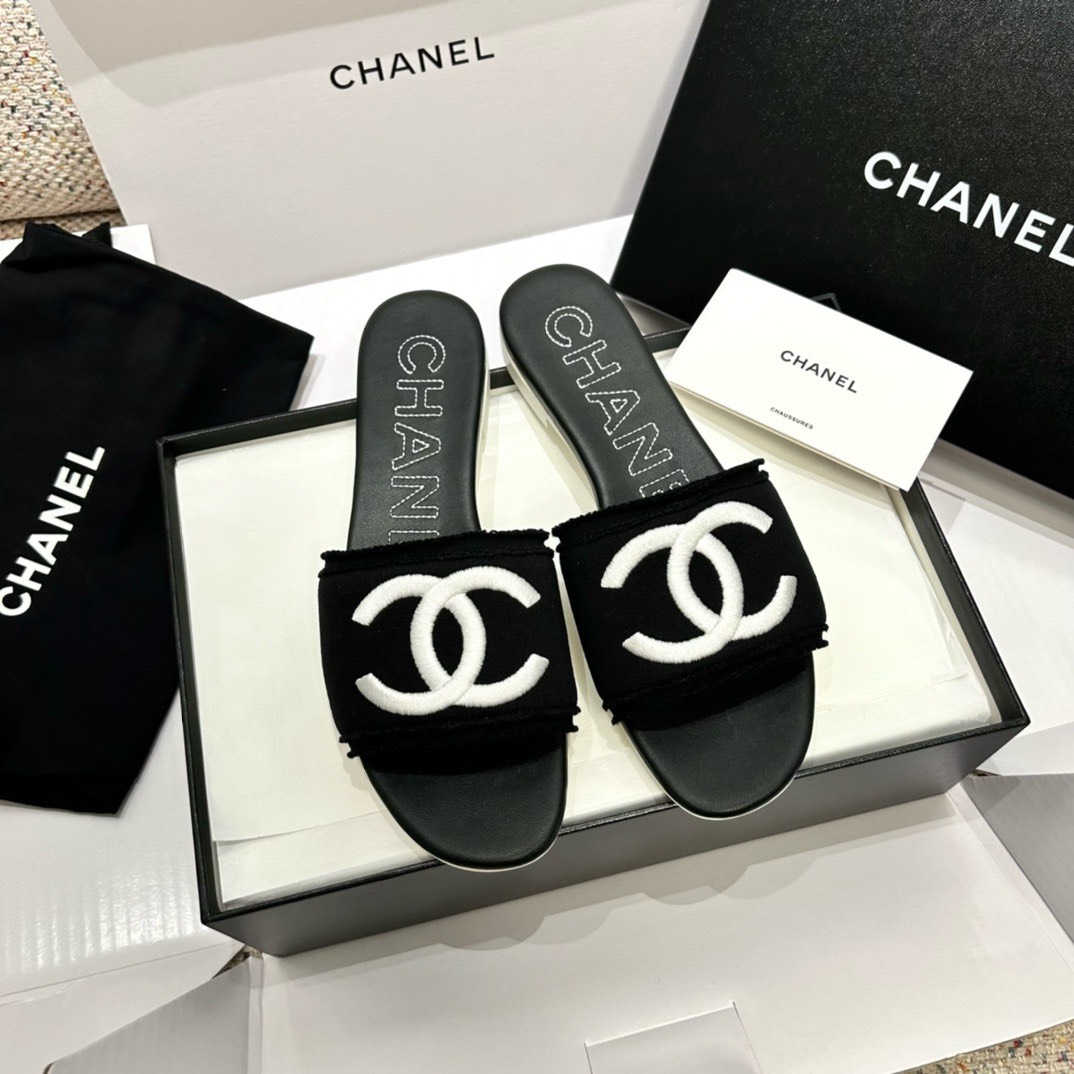 Bagsaaa Ch**el Black CC Logo Slides