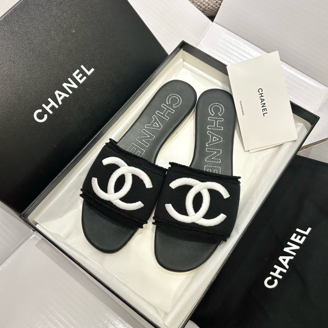 Bagsaaa Ch**el Black CC Logo Slides