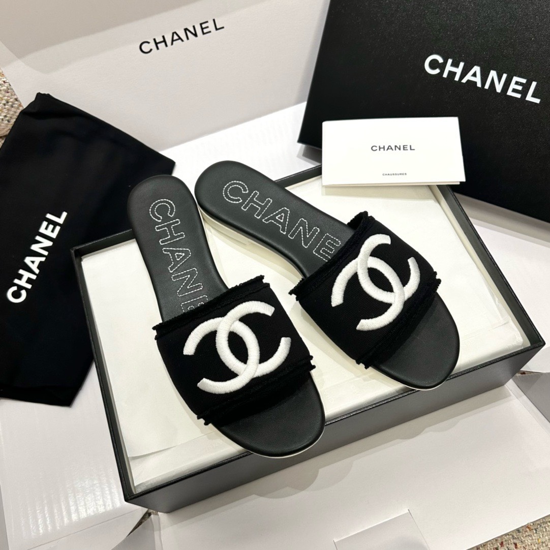 Bagsaaa Ch**el Black CC Logo Slides