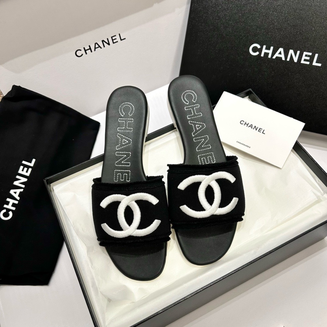 Bagsaaa Ch**el Black CC Logo Slides