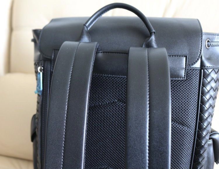 Bagsaaa B0tt*ga Ven*ta Intrecciato Flap Backpack Black - 38x26x15cm