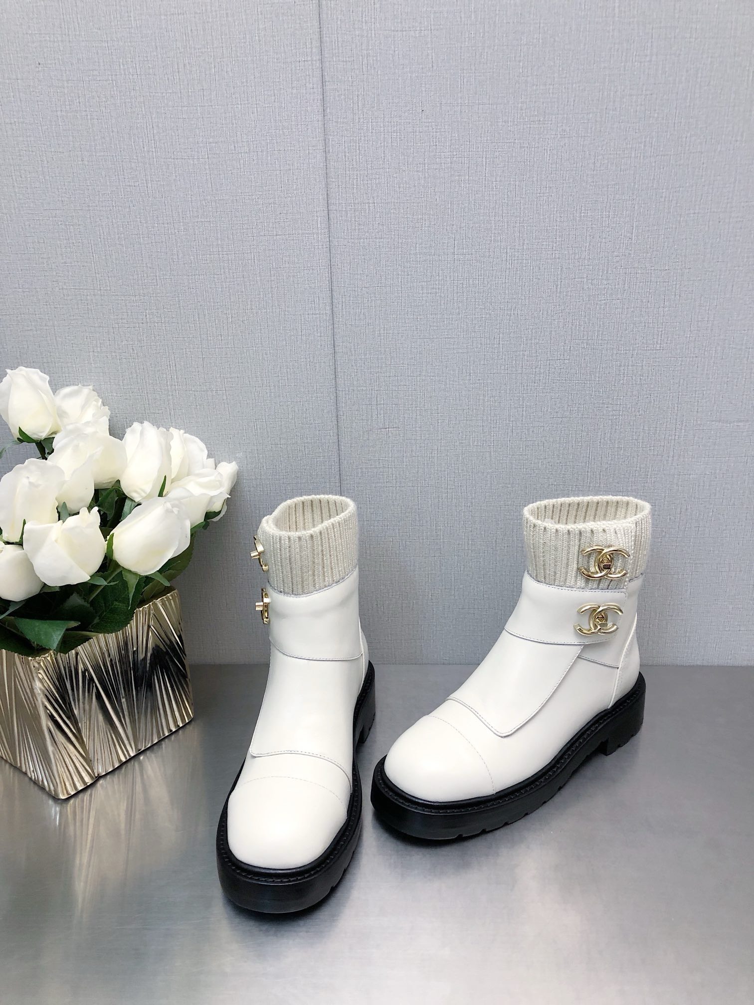 Bagsaaa Ch**el CC Logo White Chelsea Short Boots