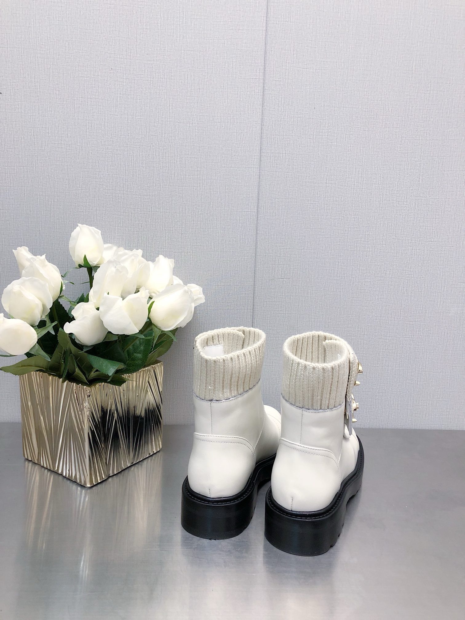 Bagsaaa Ch**el CC Logo White Chelsea Short Boots