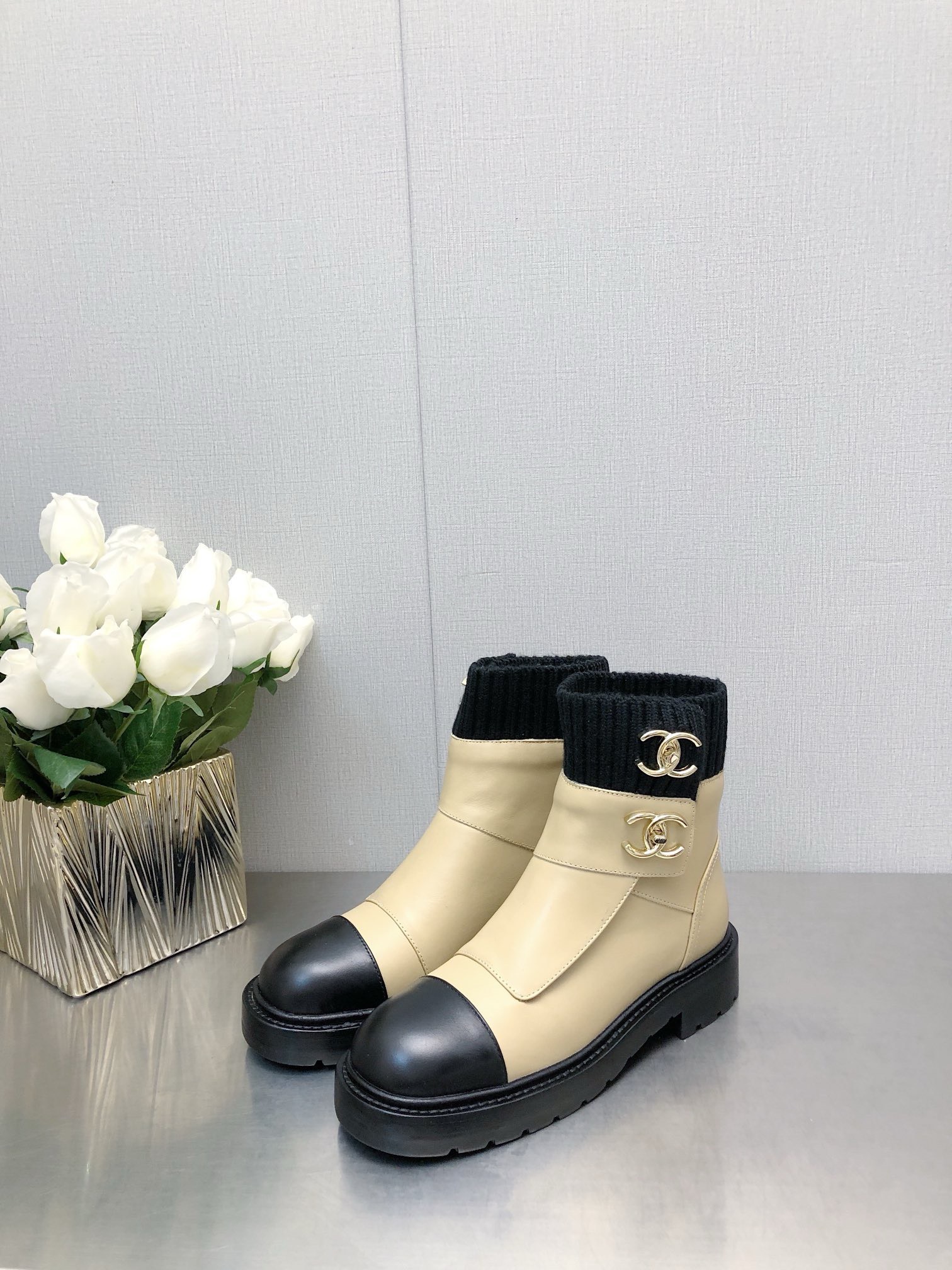 Bagsaaa Ch**el CC Logo Beige Chelsea Short Boots