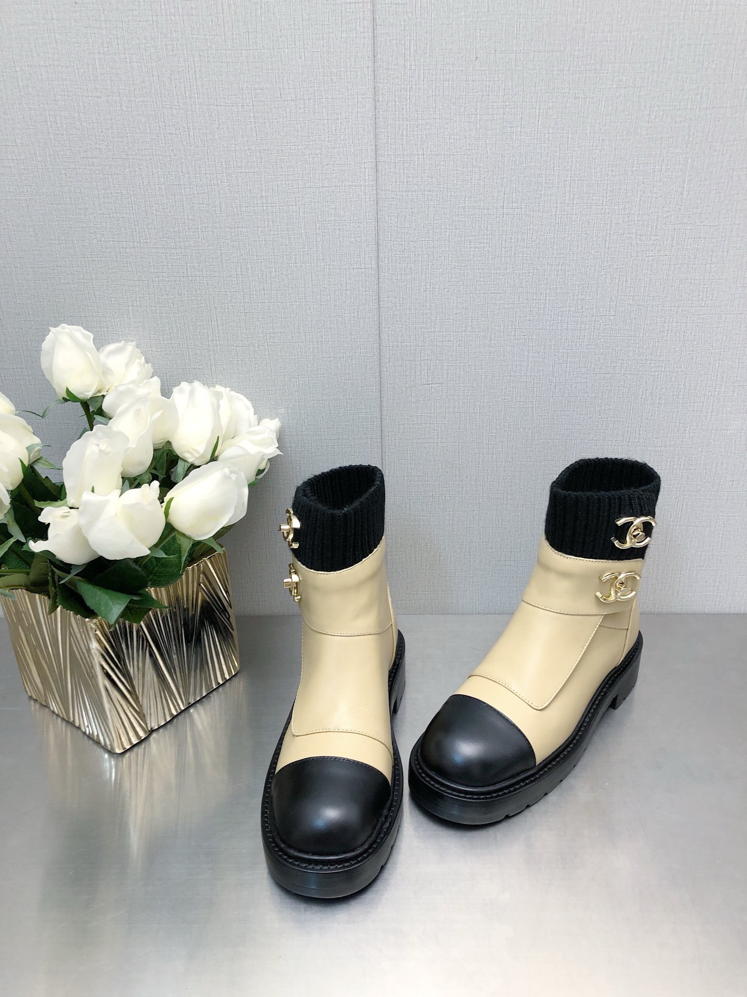 Bagsaaa Ch**el CC Logo Beige Chelsea Short Boots