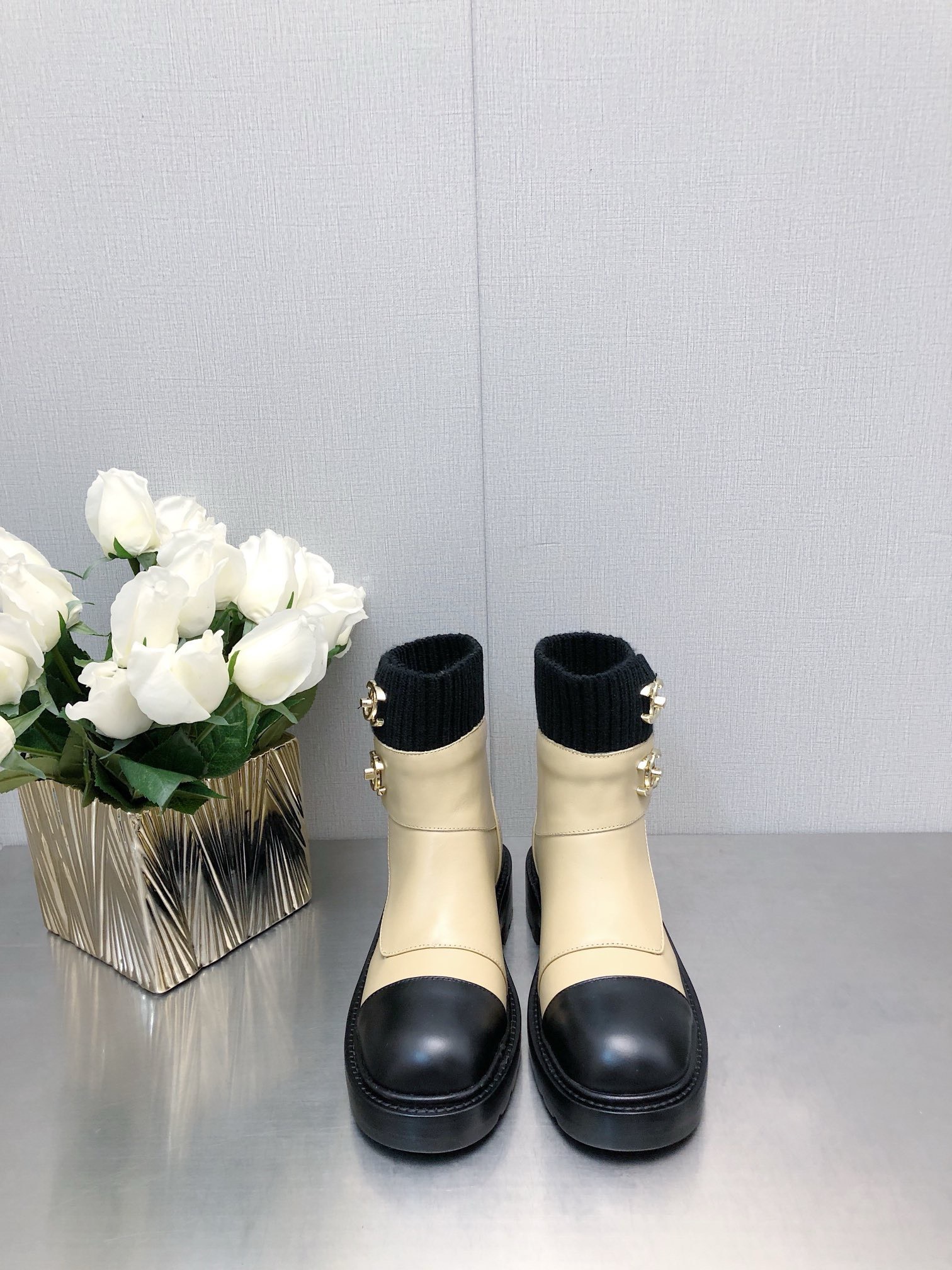 Bagsaaa Ch**el CC Logo Beige Chelsea Short Boots
