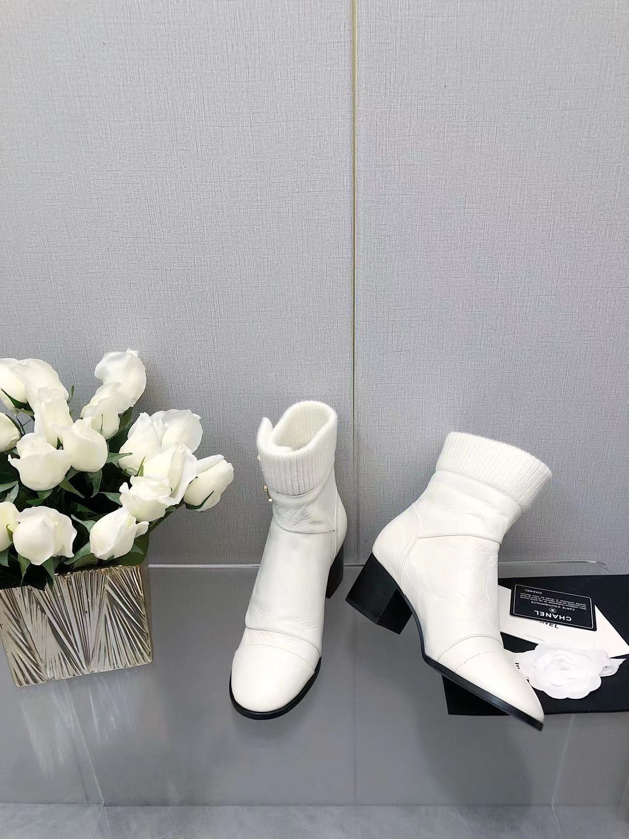 Bagsaaa Ch**el CC Logo White Ankle Short Boots