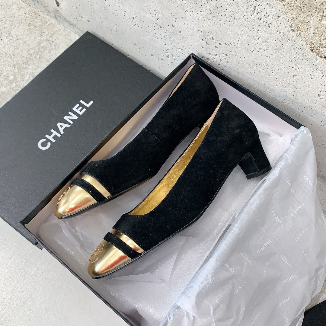 Bagsaaa Ch**el Pumps/Peeptoes Suede in Gold