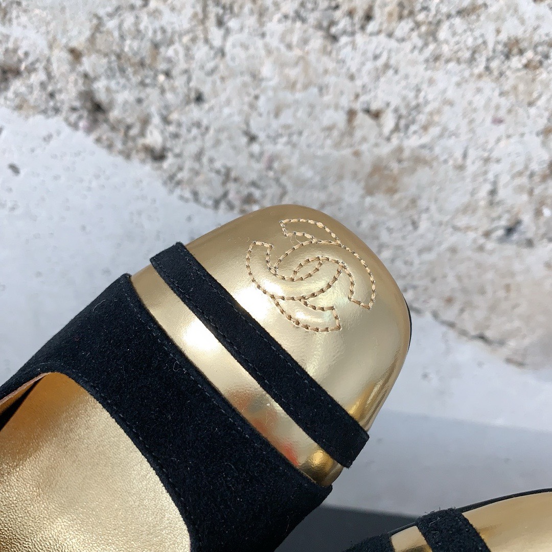 Bagsaaa Ch**el Pumps/Peeptoes Suede in Gold