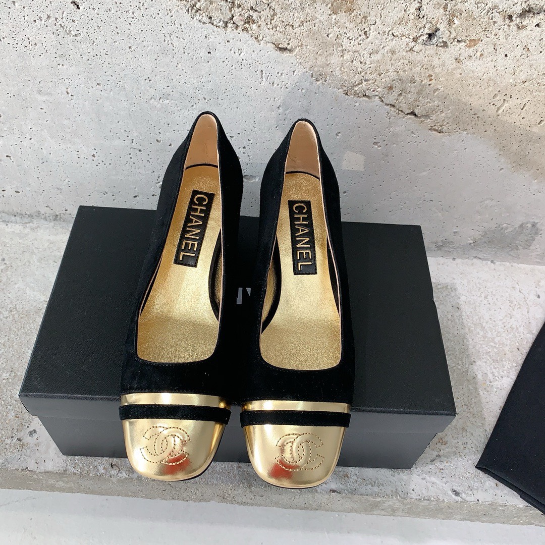 Bagsaaa Ch**el Pumps/Peeptoes Suede in Gold