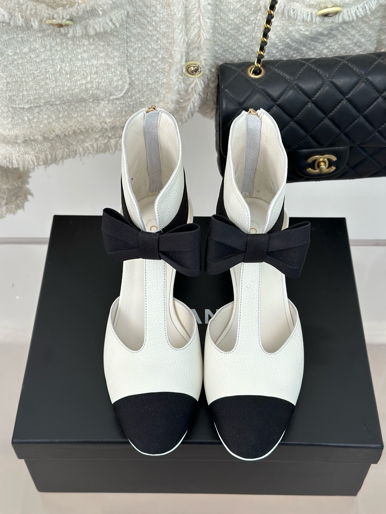 Bagsaaa Ch**el 	T-Strap Pumps