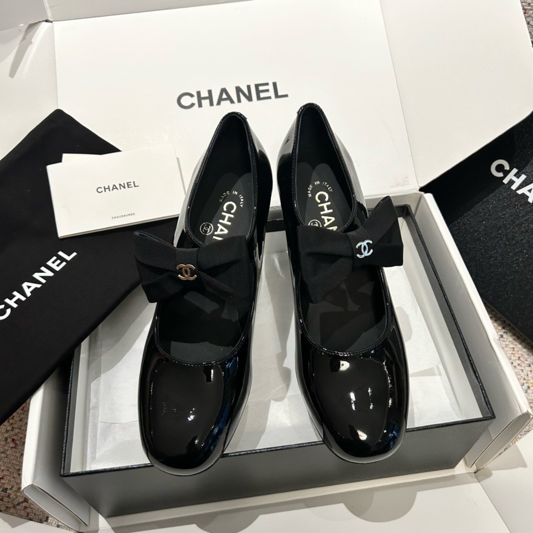 Bagsaaa Ch**el Ribbon Black Pumps