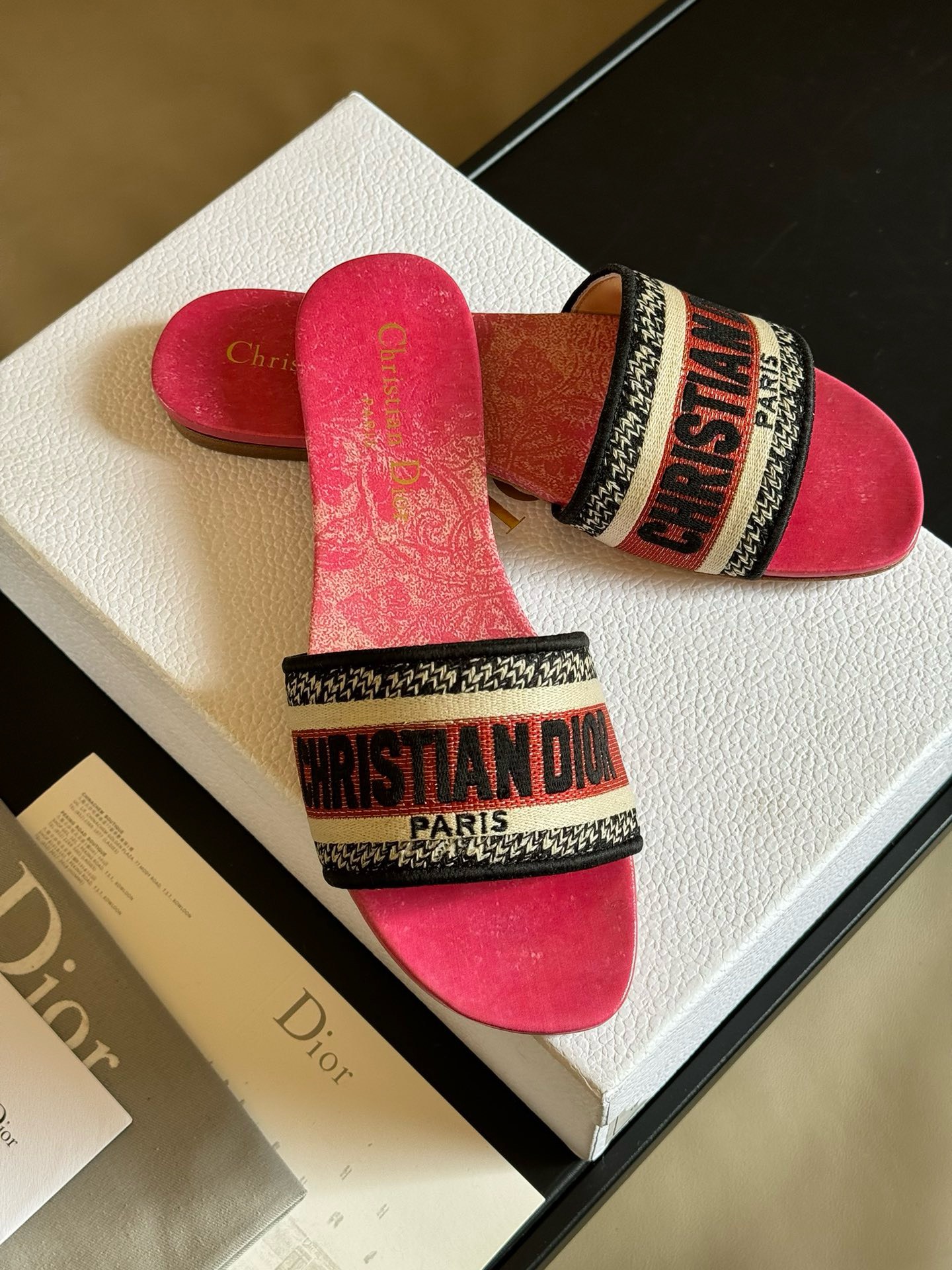 Bagsaaa D10r Dway Pink Slides