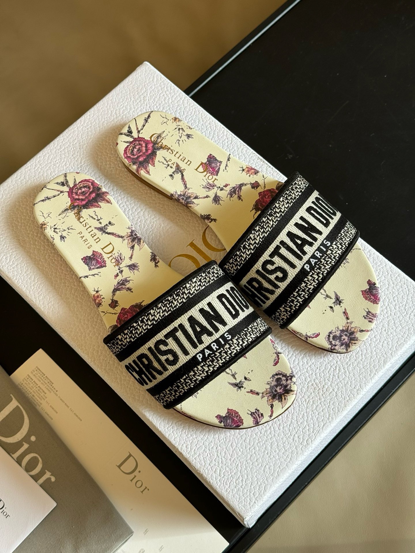 Bagsaaa D10r Dway Off white Slides