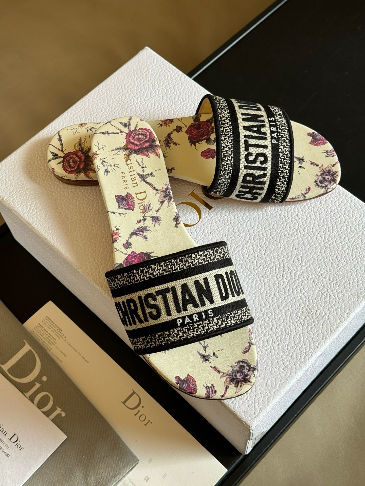 Bagsaaa D10r Dway Off white Slides