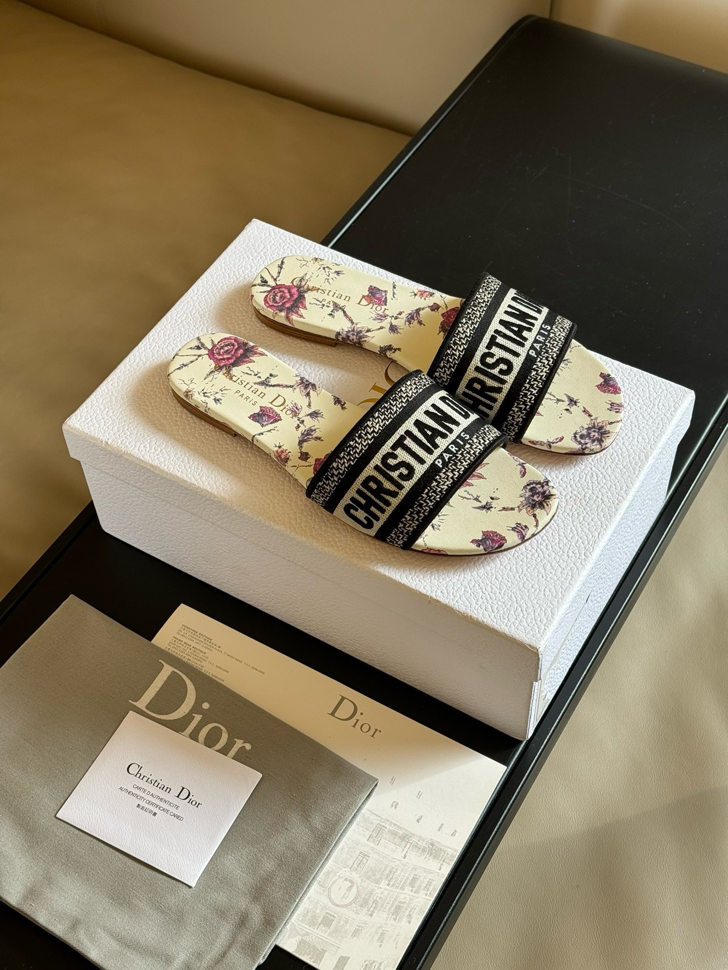 Bagsaaa D10r Dway Off white Slides
