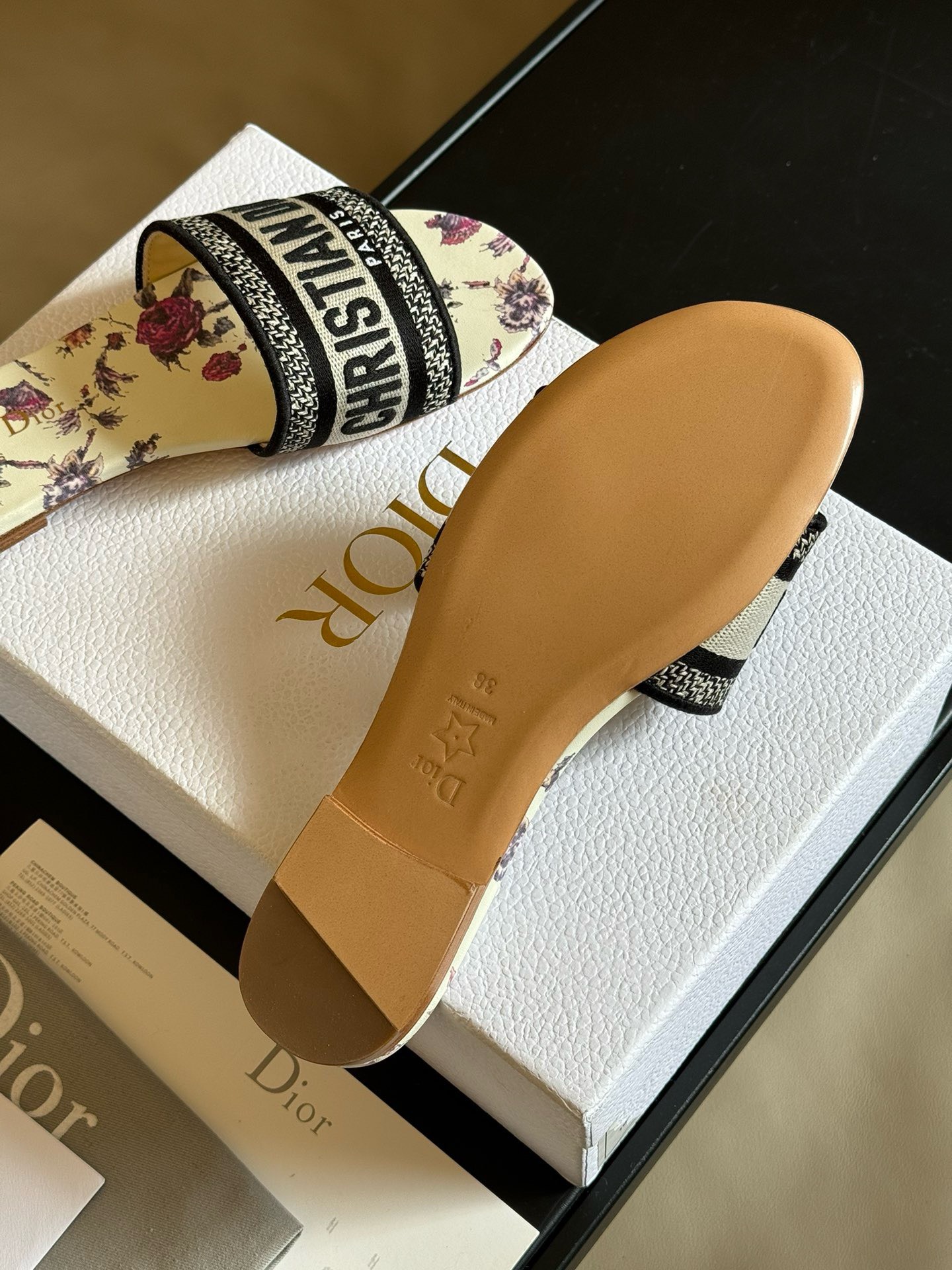 Bagsaaa D10r Dway Off white Slides