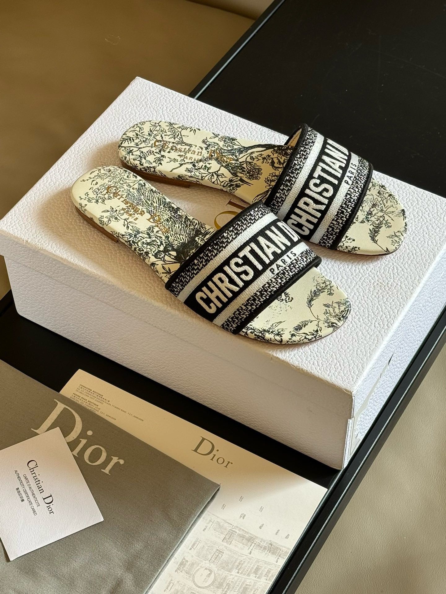 Bagsaaa D10r Dway Grey Slides
