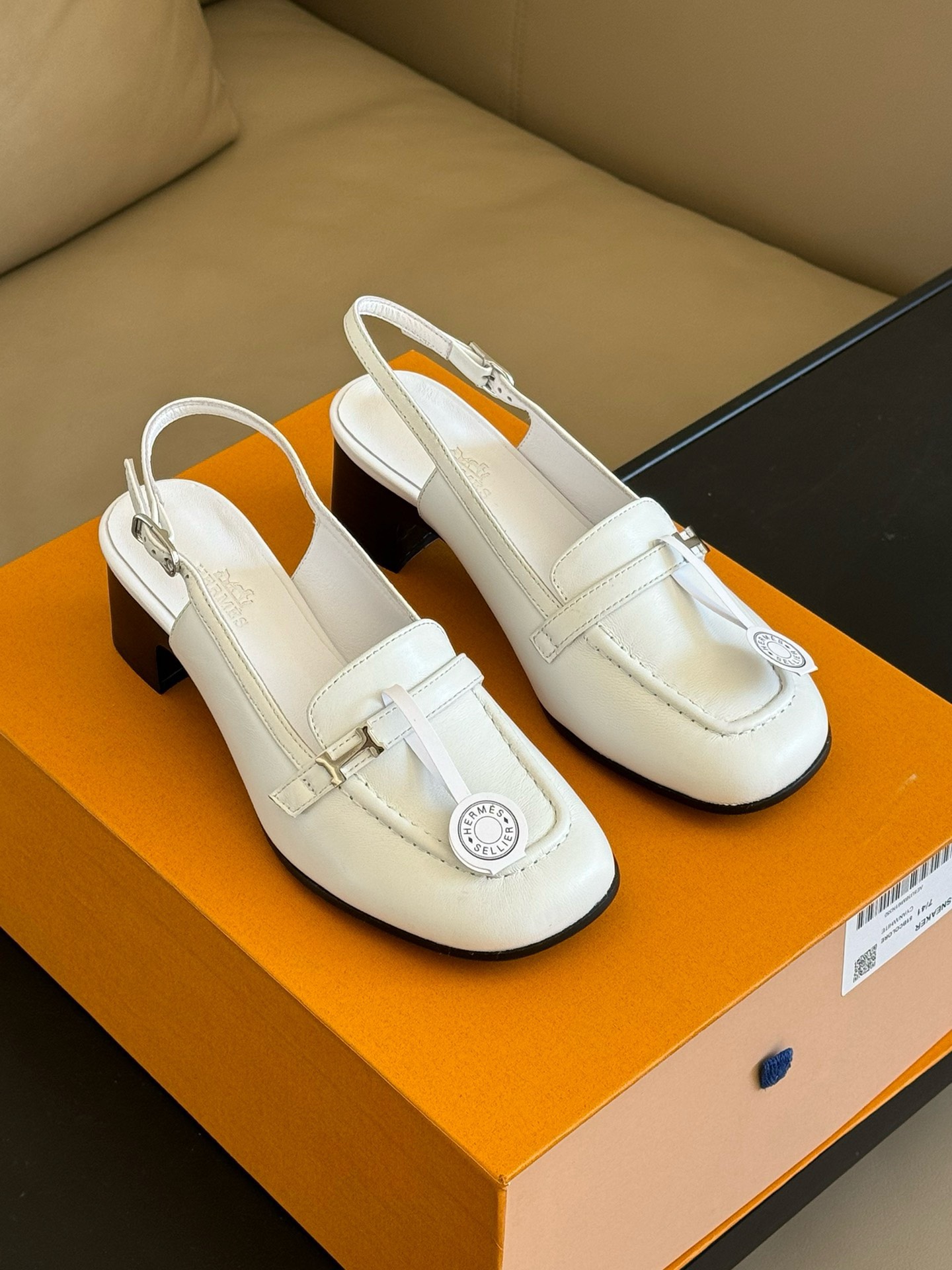 Bagsaaa H**me5 Infinie 50 White Pumps