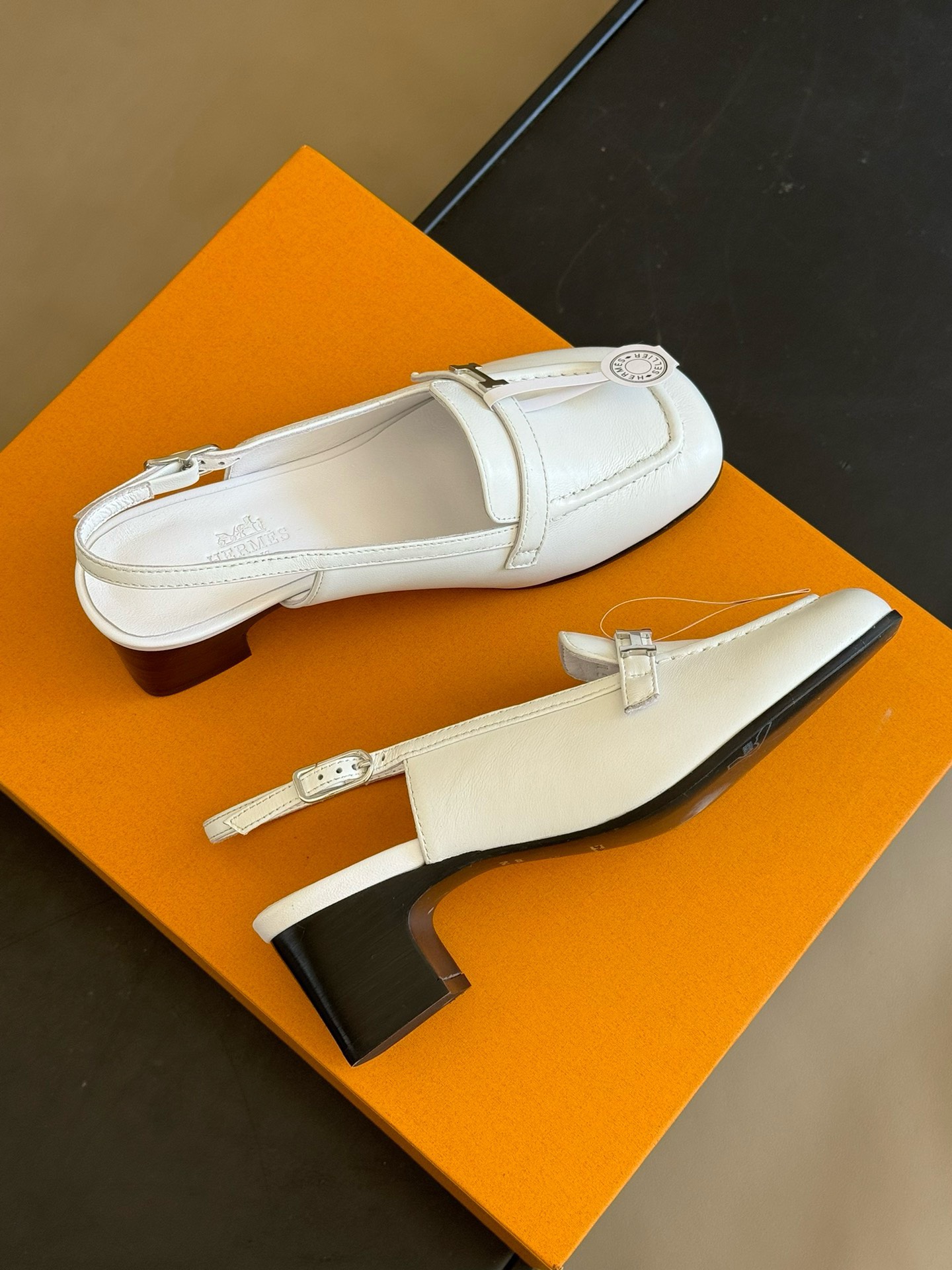 Bagsaaa H**me5 Infinie 50 White Pumps