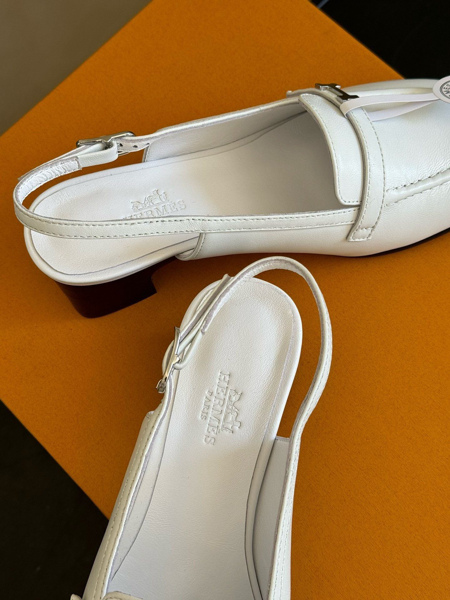 Bagsaaa H**me5 Infinie 50 White Pumps
