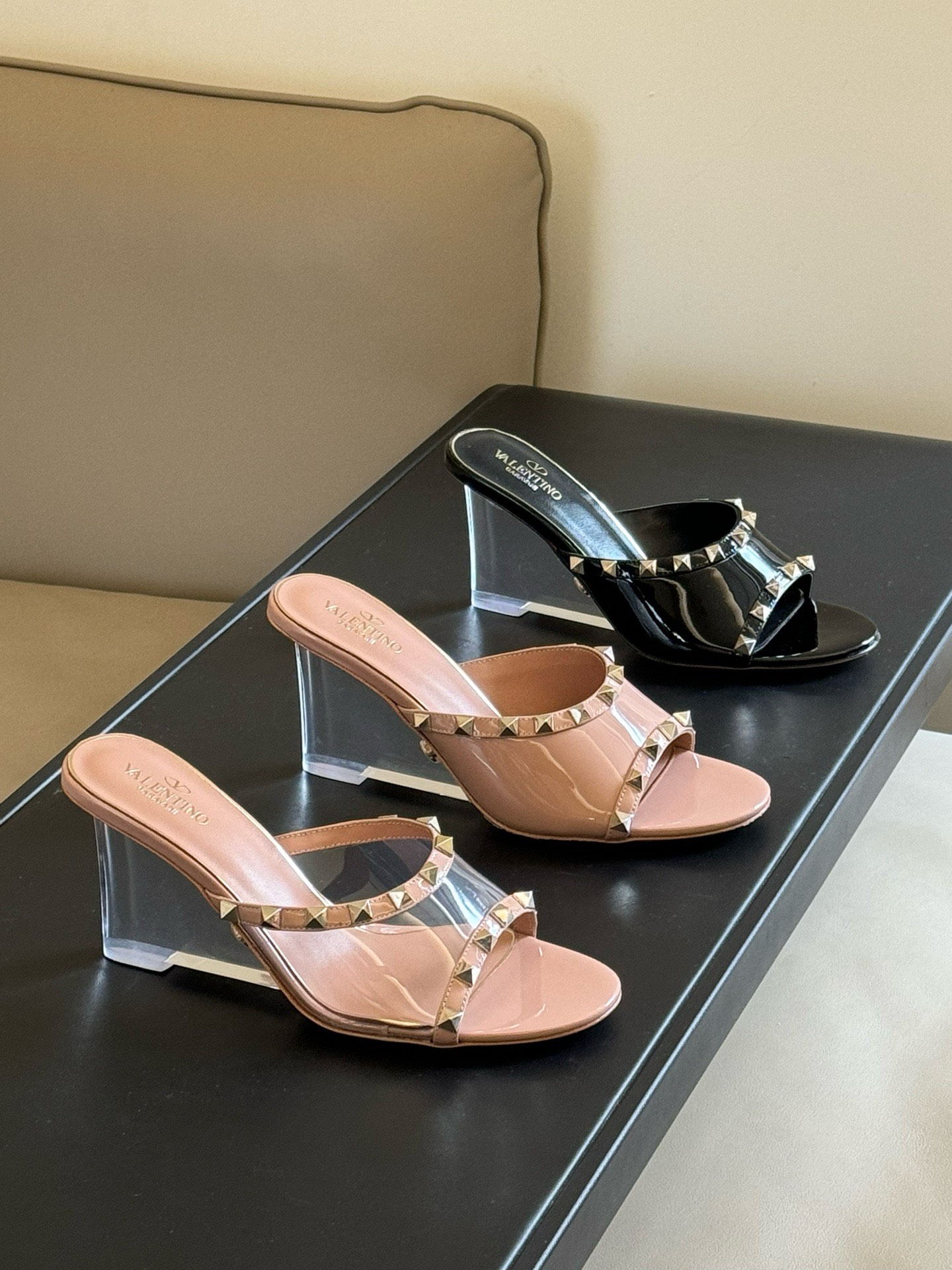 Bagsaaa Va1e*ntin0 Garavani Rockstud-embellished wedge mules
