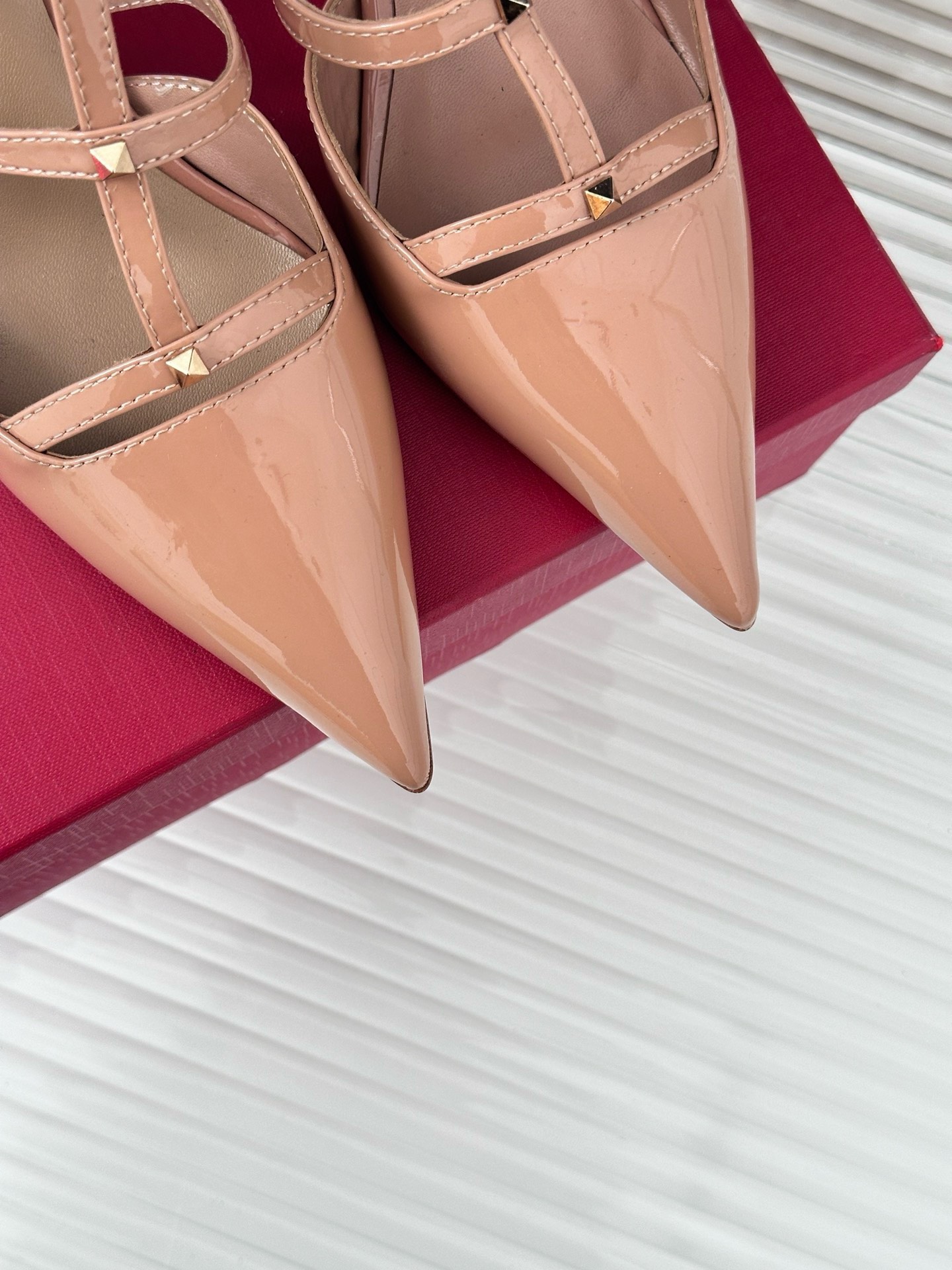 Bagsaaa Va1e*ntin0 Rockstud Slingback Beige Patent Leather