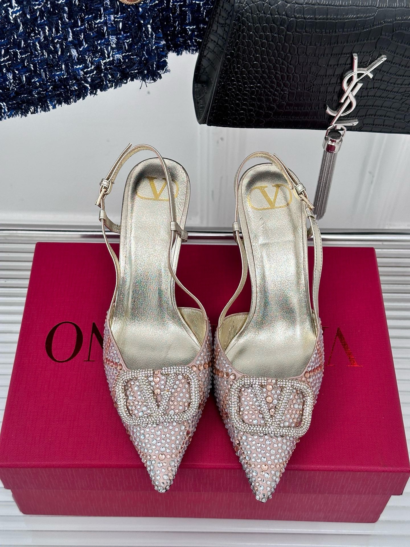 Bagsaaa Va1e*ntin0 Signature Vlogo Slingback Crystal Pink