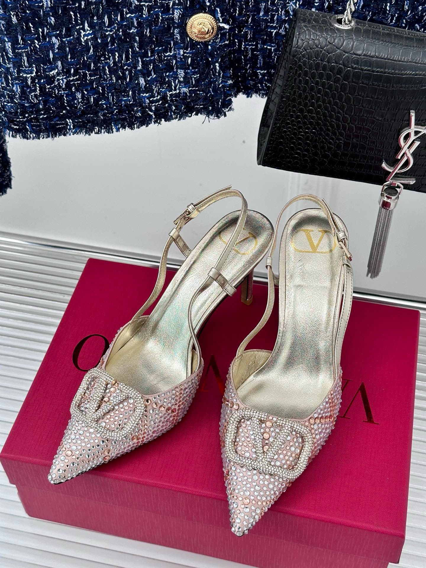 Bagsaaa Va1e*ntin0 Signature Vlogo Slingback Crystal Pink
