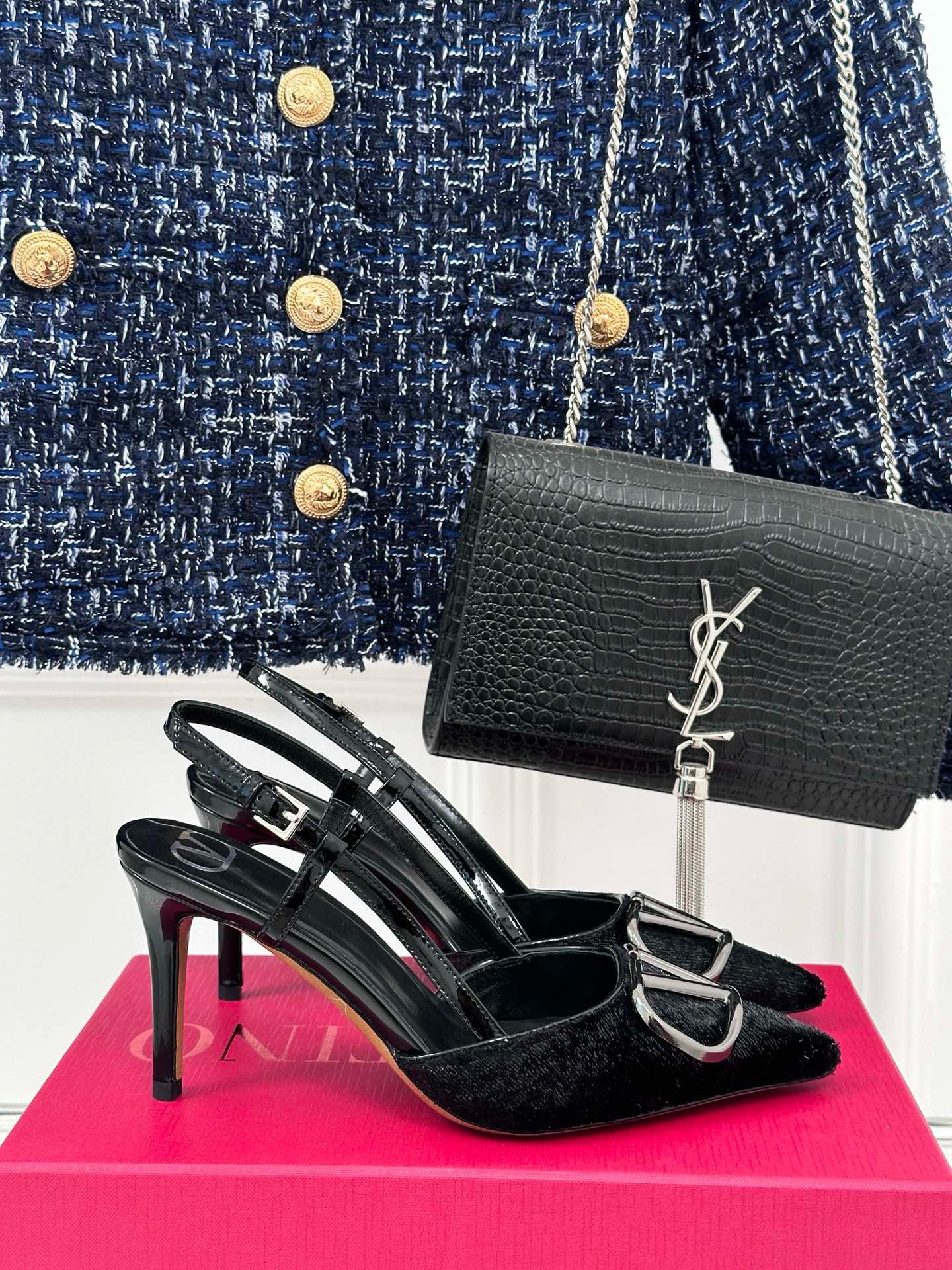 Bagsaaa Va1e*ntin0 Signature Vlogo Slingback Shearling Black