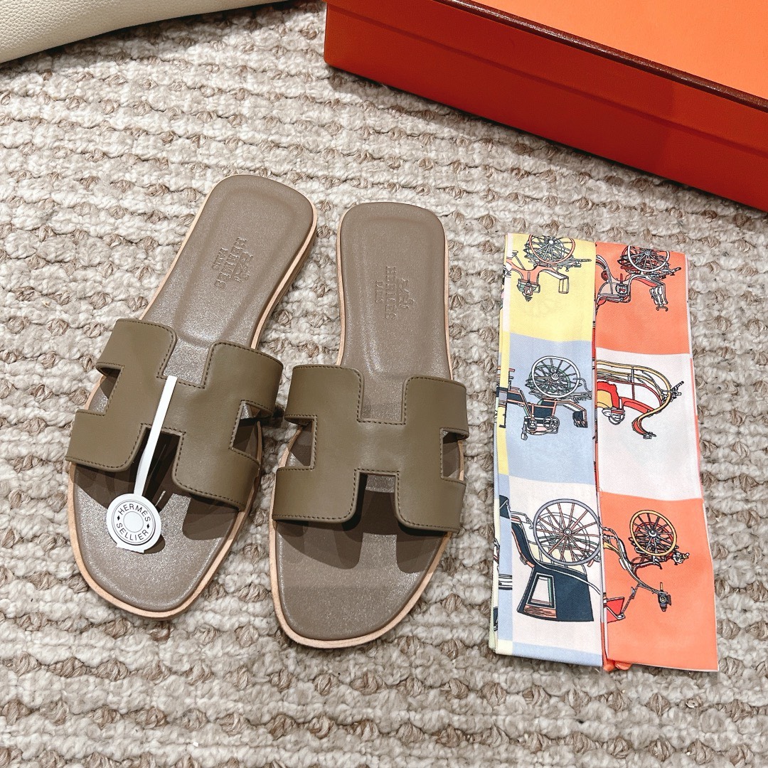 Bagsaaa H**me5 Oran Sandals Box calfskin In Taupe