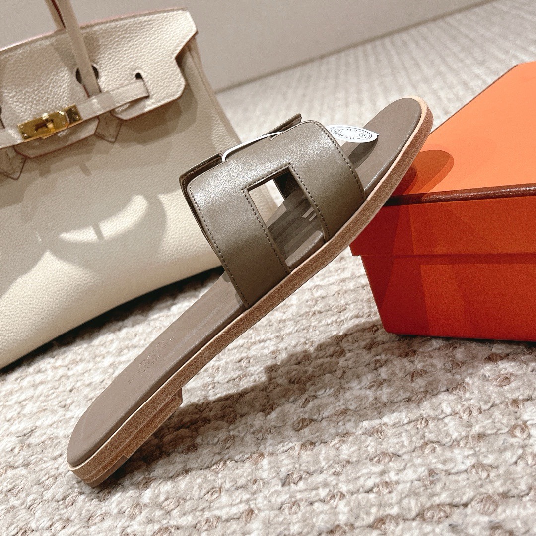 Bagsaaa H**me5 Oran Sandals Box calfskin In Taupe