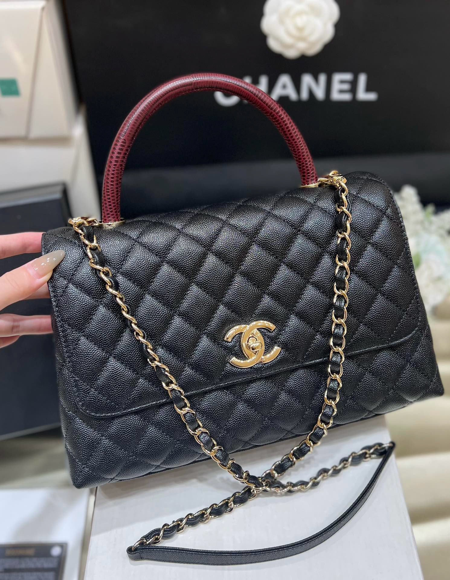 Bagsaaa Ch**el Coco Handle Black Caviar With Red Handle 28cm