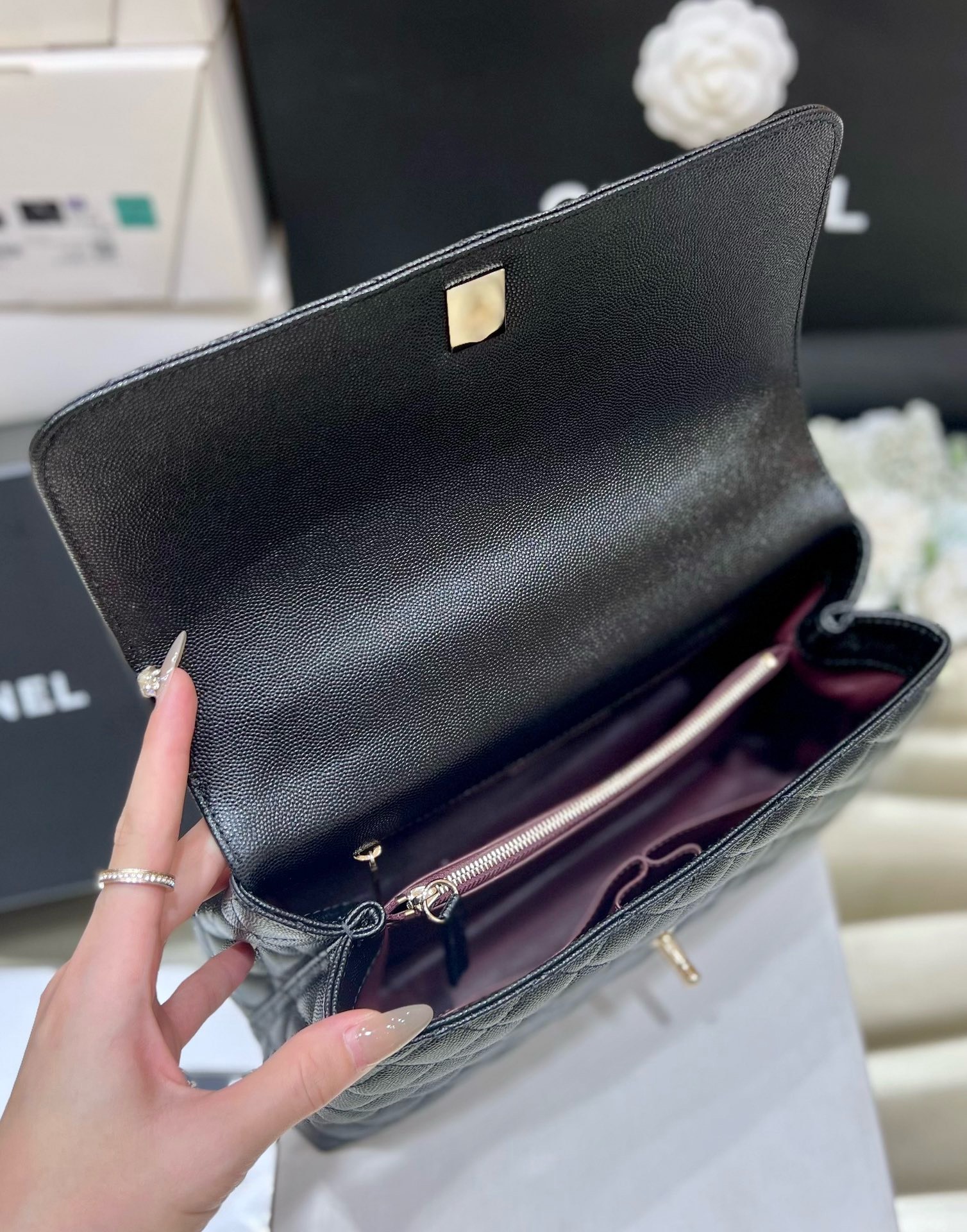 Bagsaaa Ch**el Coco Handle Black Caviar With Red Handle 28cm