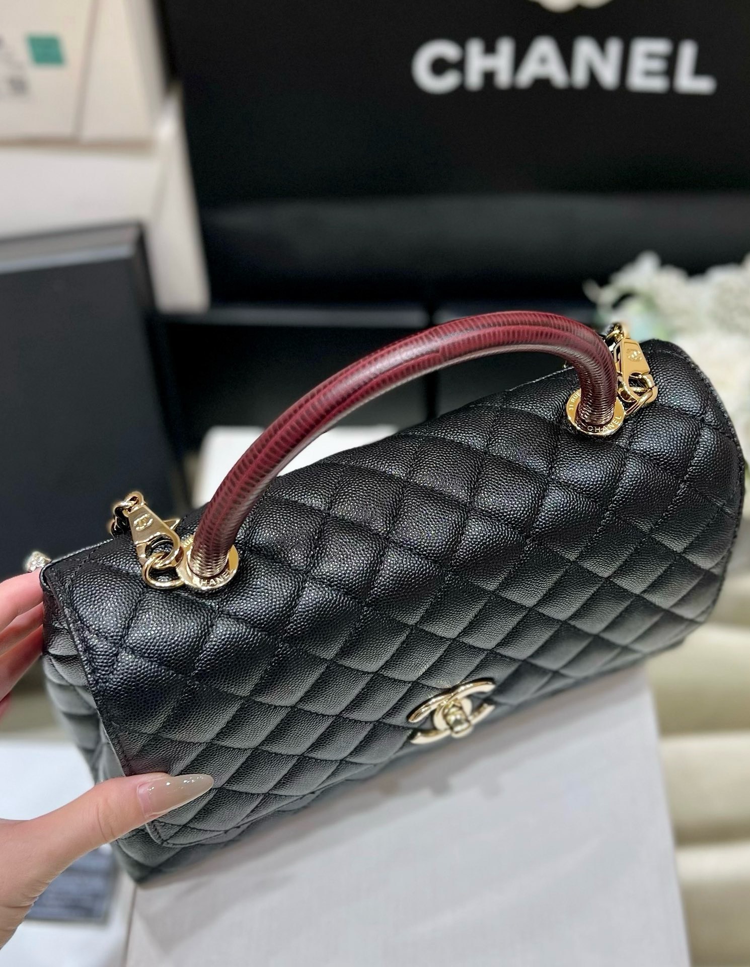 Bagsaaa Ch**el Coco Handle Black Caviar With Red Handle 28cm