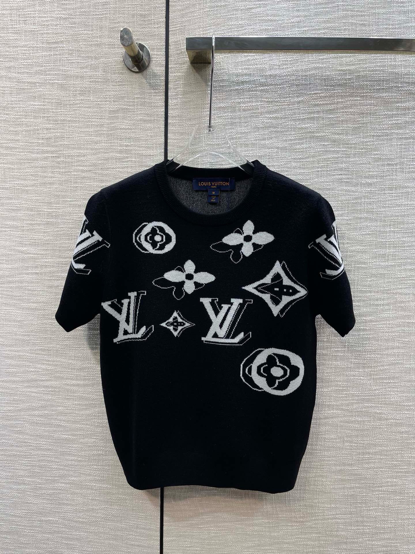 Bagsaaa L0vis Vvtt0n Knit Shirt (2 colors)