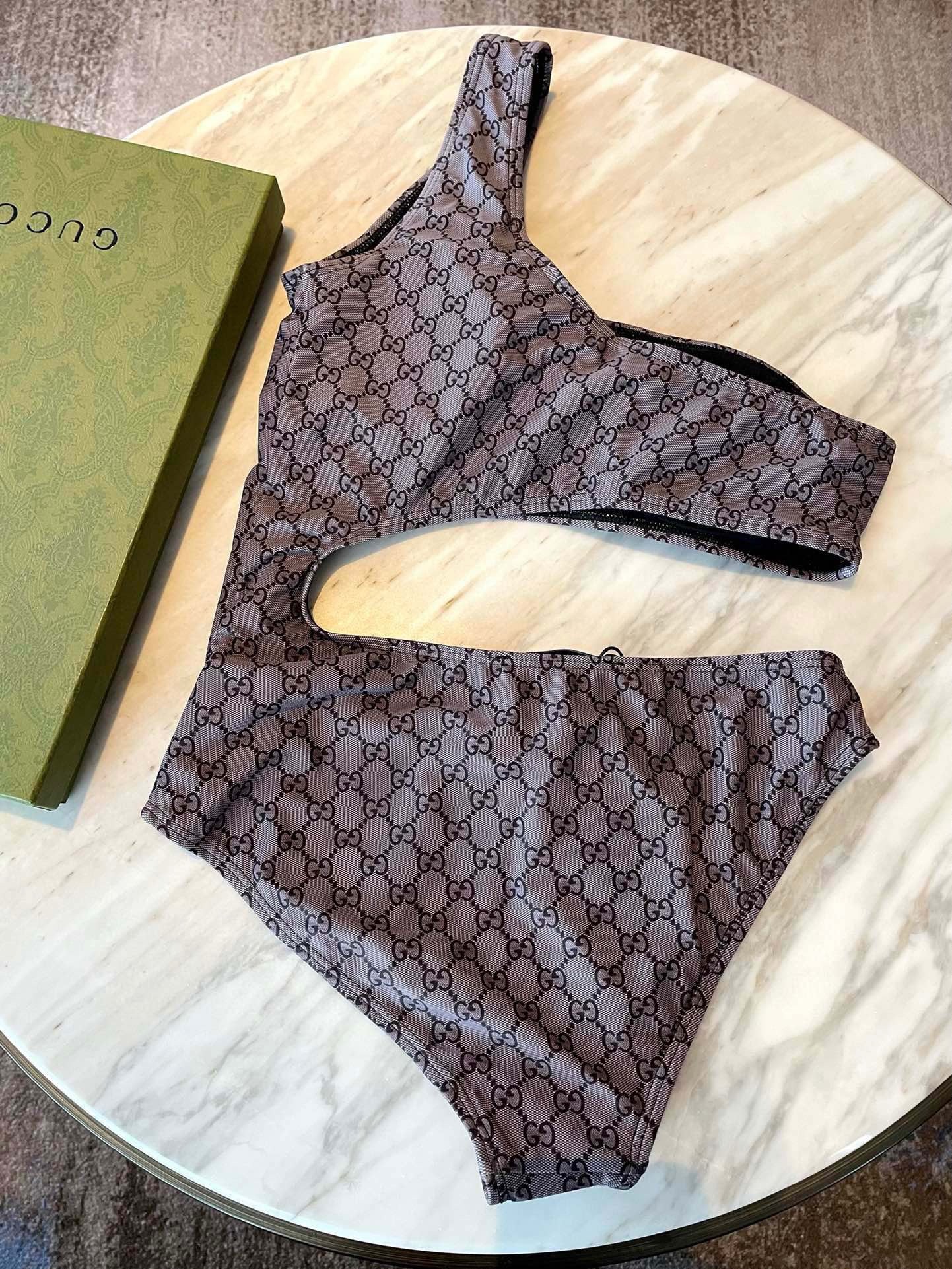 Bagsaaa Gvc*1 GG Ebony Brown One Piece
