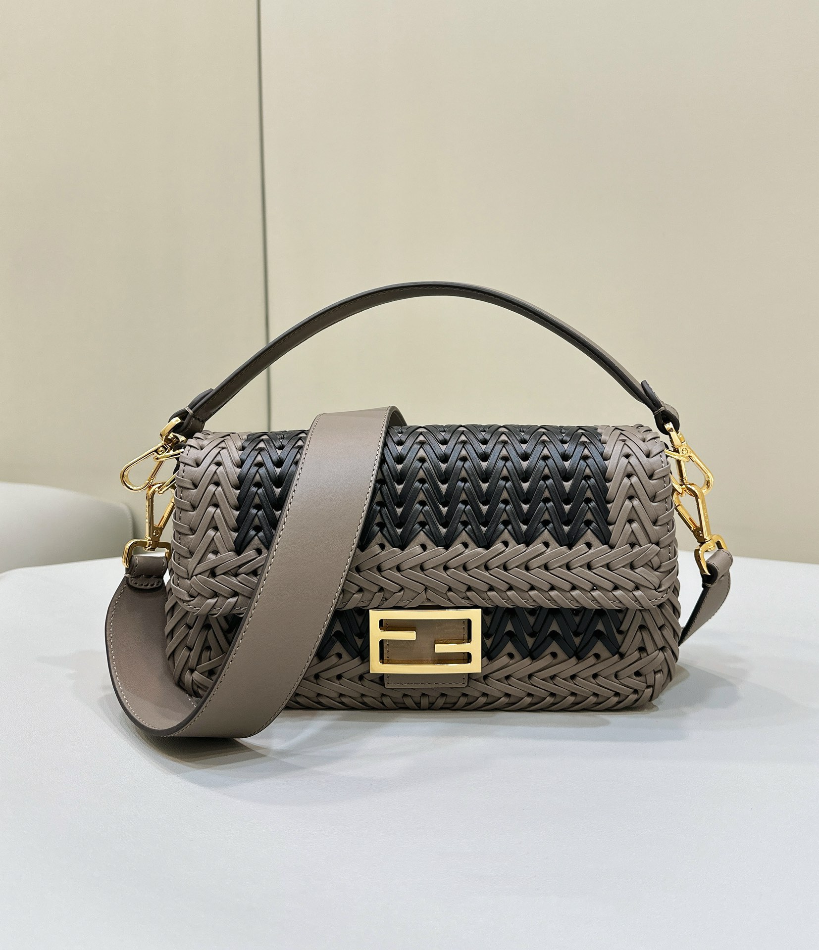 Bagsaaa F**di Baguette Bag Interlaced Leather