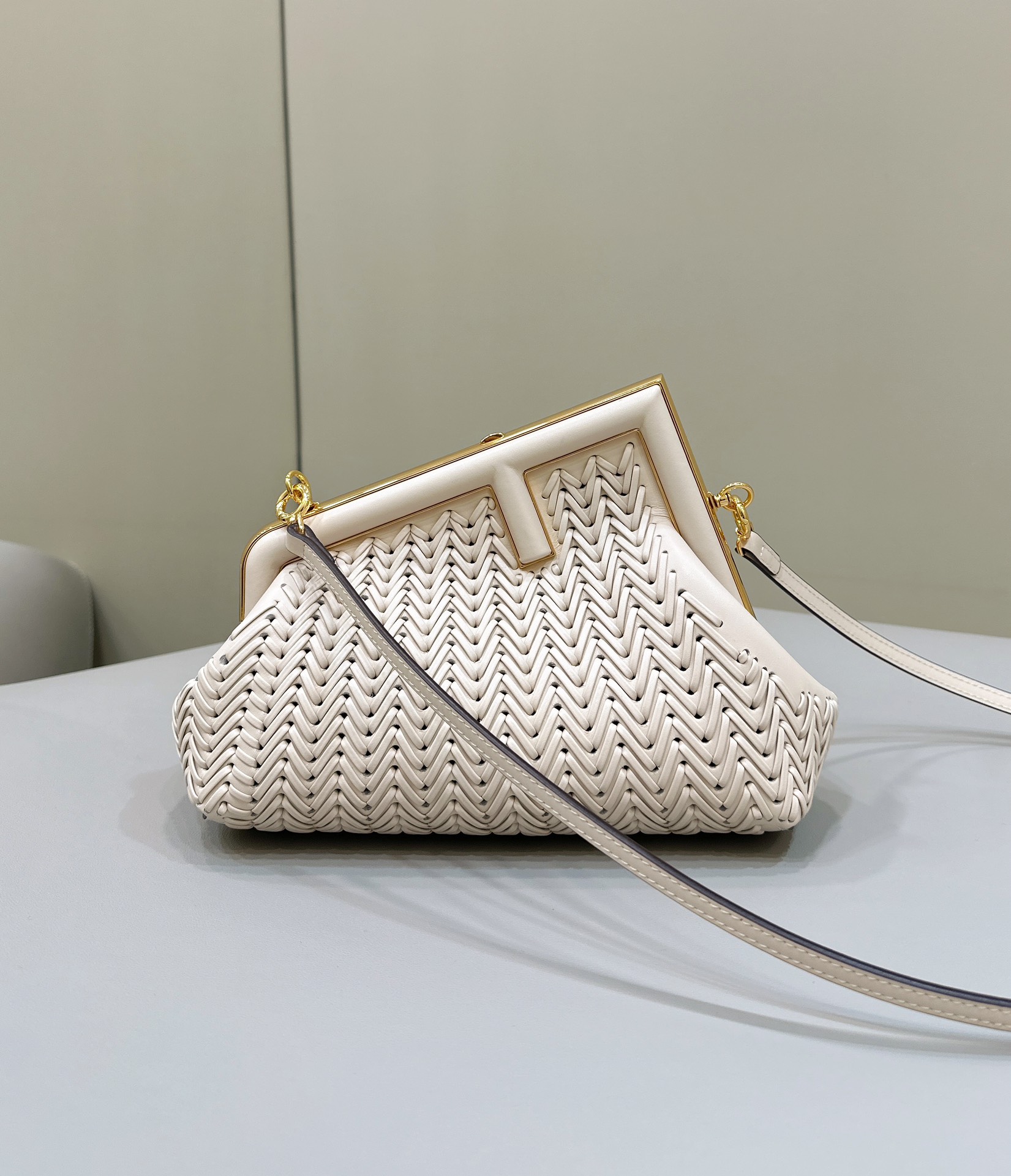 Bagsaaa F**di First Woven In White - 26*9.5*18cm