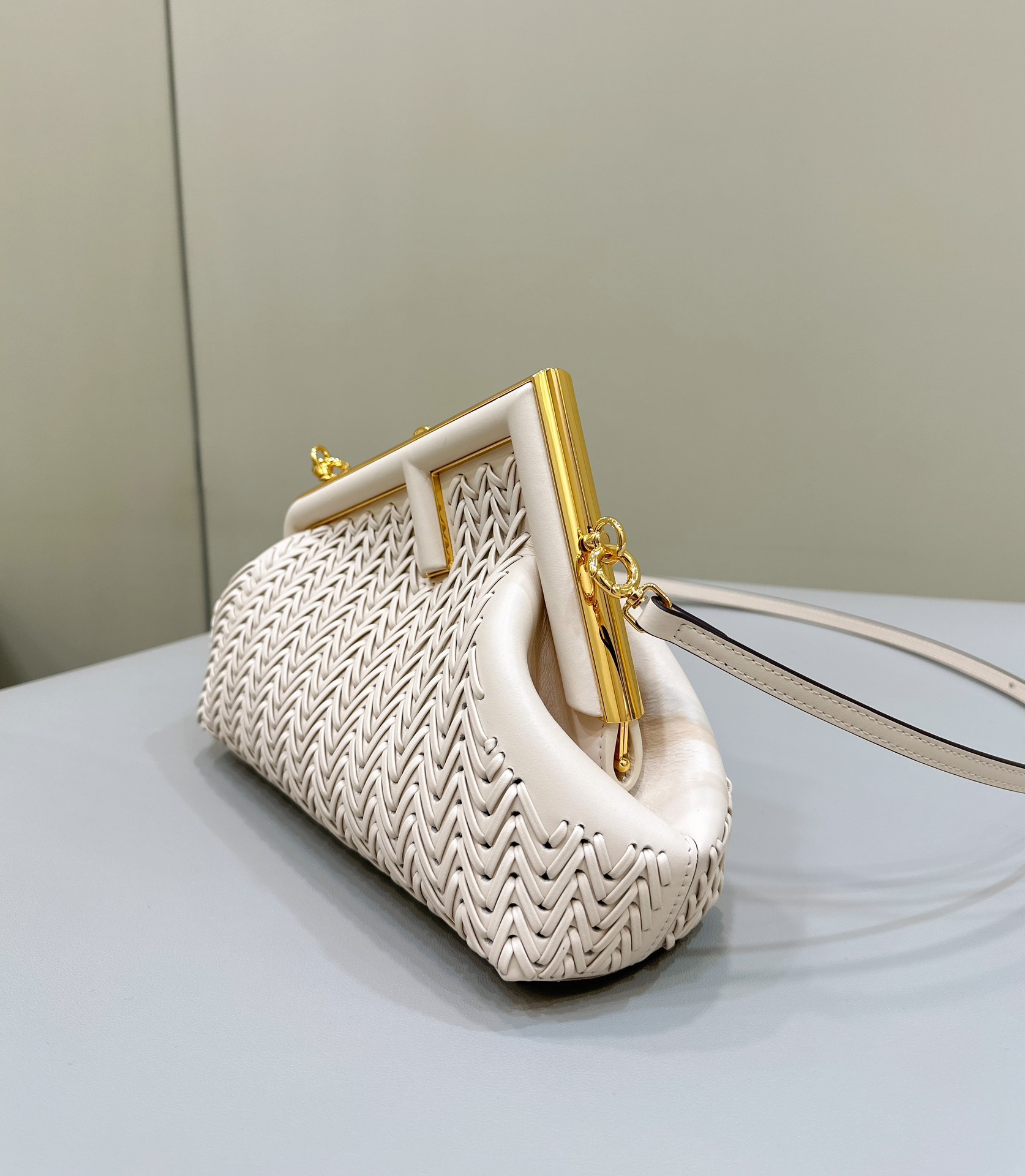 Bagsaaa F**di First Woven In White - 26*9.5*18cm