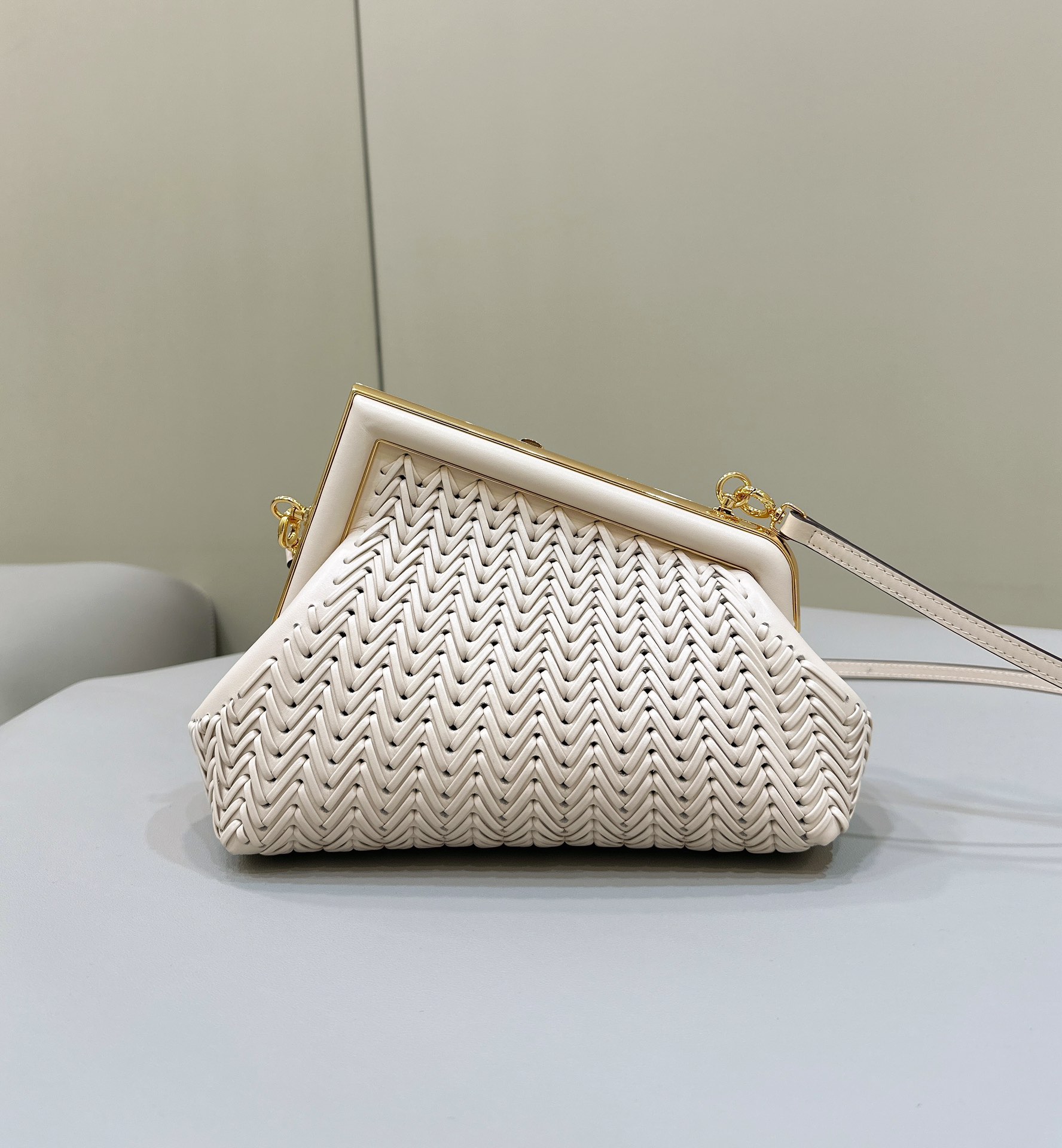 Bagsaaa F**di First Woven In White - 26*9.5*18cm