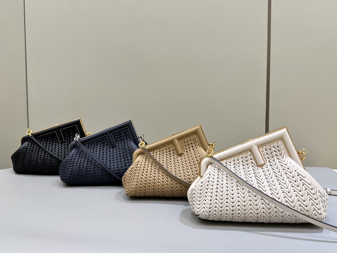 Bagsaaa F**di First Woven - 26*9.5*18cm